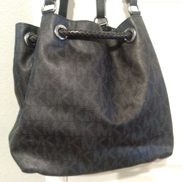 Michael Kors Signature Coated Leather Jet Set Tassel Drawstring Tote Bag Large - Picture 4 of 15